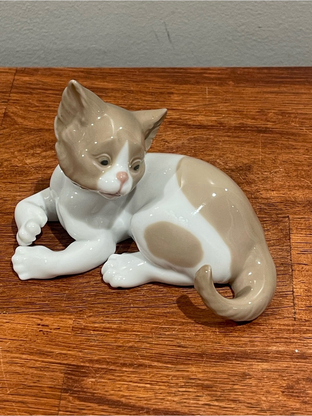 Lladro "Surprised Cat" 1982 White and Brown Made in Spain 5114 Porcelain